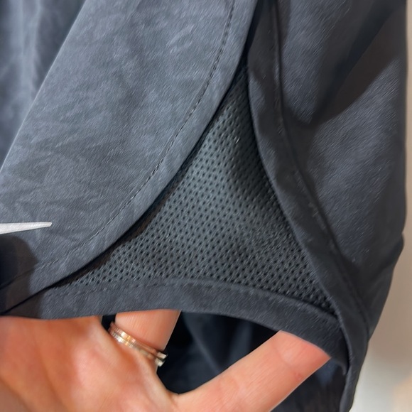 Nike Dri-Fit Shorts Size Medium Athletic Workout Draw String running gym - Picture 3 of 8